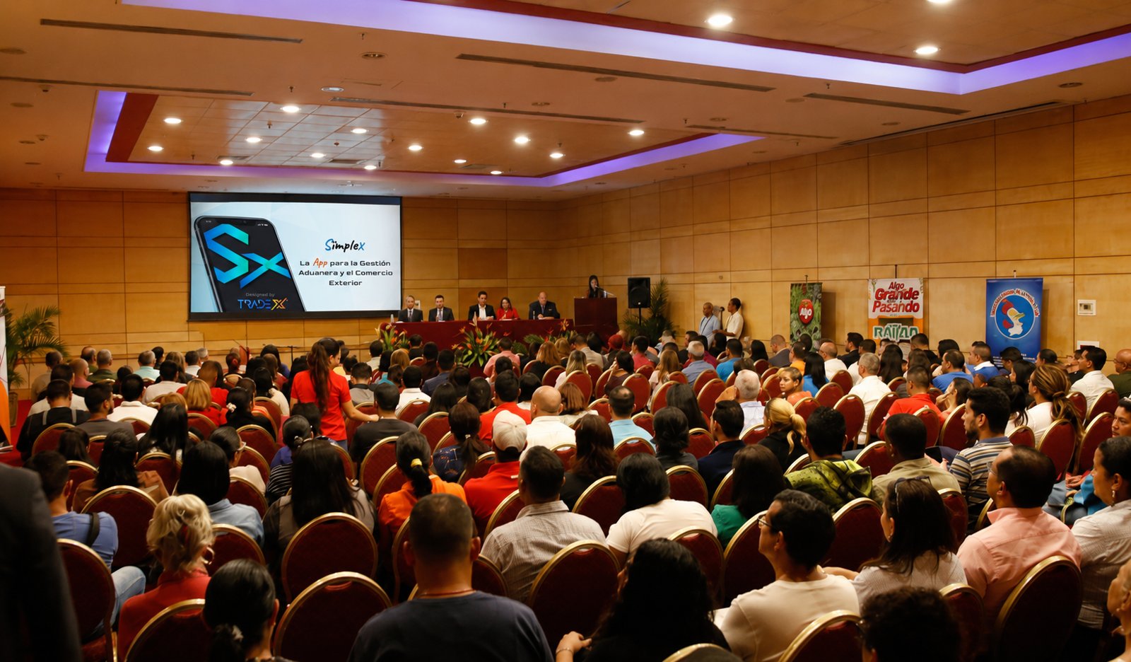 Auditorio durante la presentación de SïmpleX, la app para la gestión aduanera